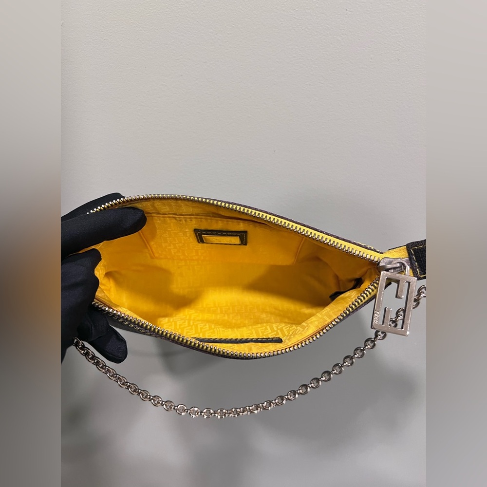 Auth❤️‍🔥Vintage Fendi baguette bag - Picture 10 of 15